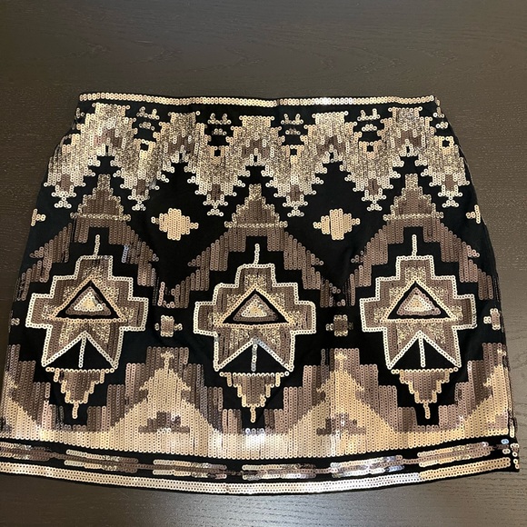 Express Silver Sequin Mini Skirt - Picture 4 of 8